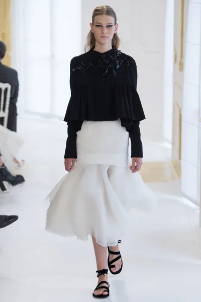 Look 8